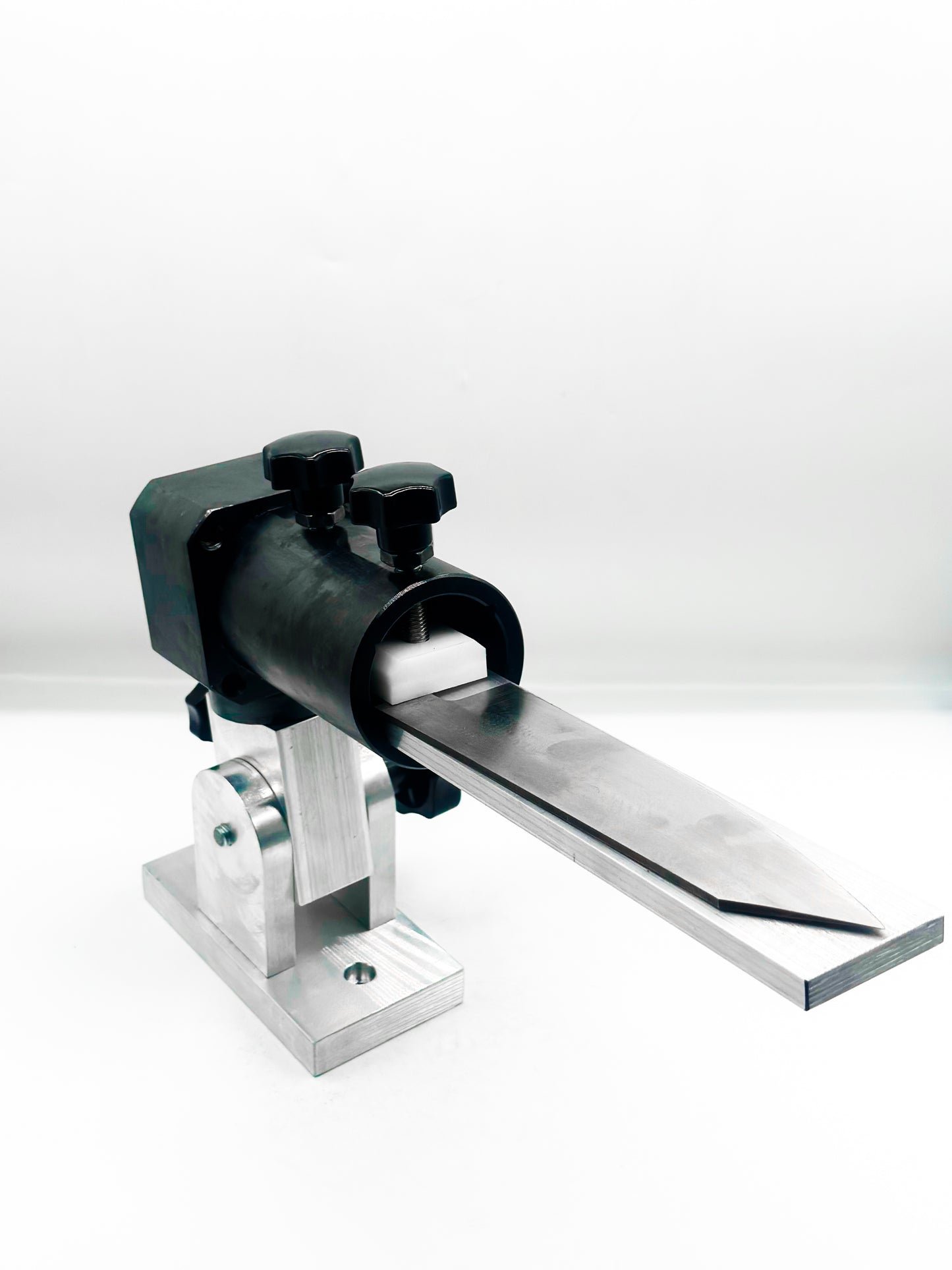 2024 Triaxial Blade Vise